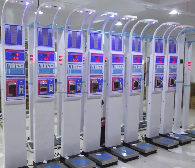 Машина измерения веса тела здравоохранения больницы, масштаб цифров с калькулятором Бми